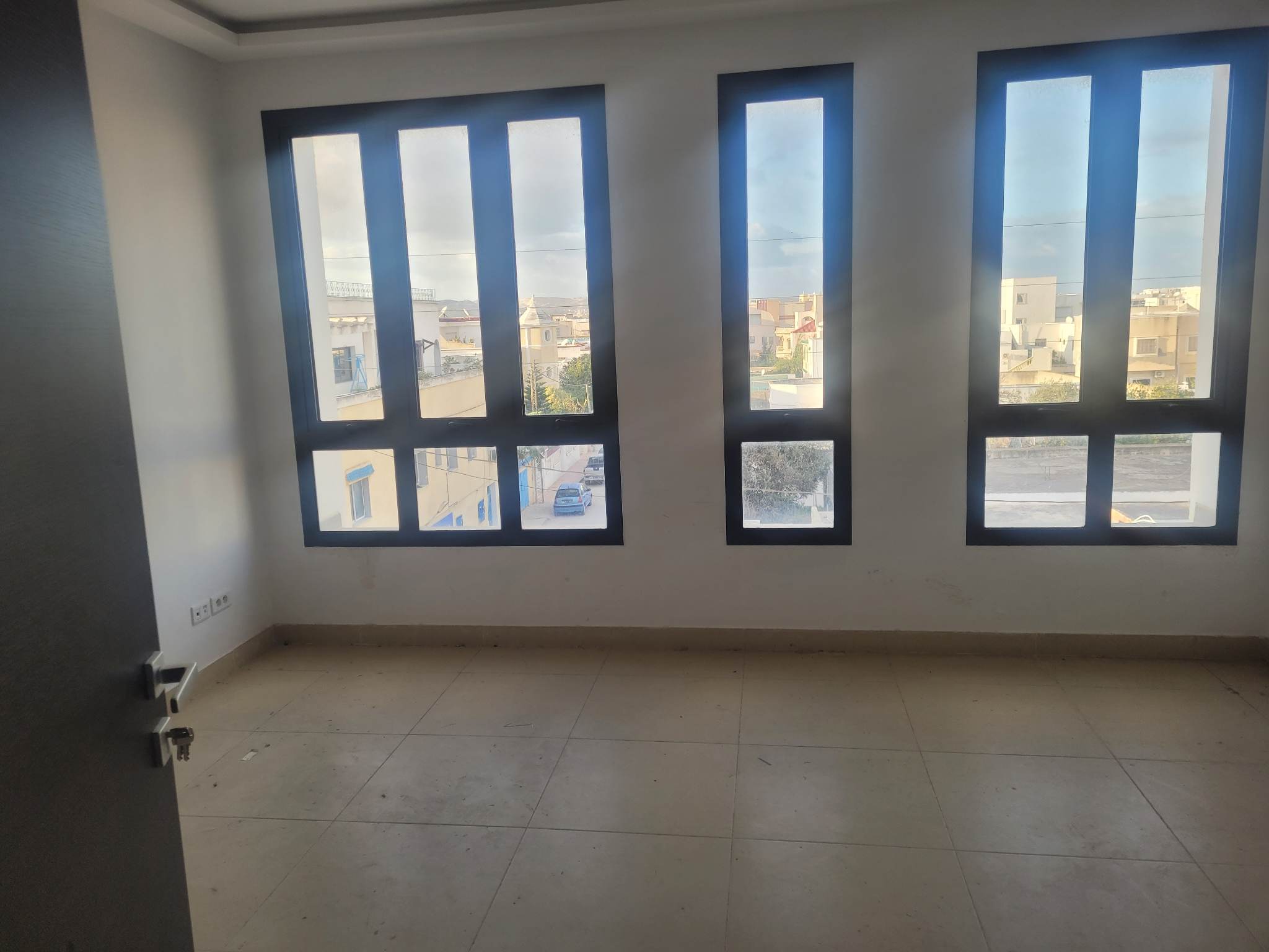 La Soukra Borj Louzir Bureaux & Commerces Bureau Bureau s1 hst a borj louzir wb2986