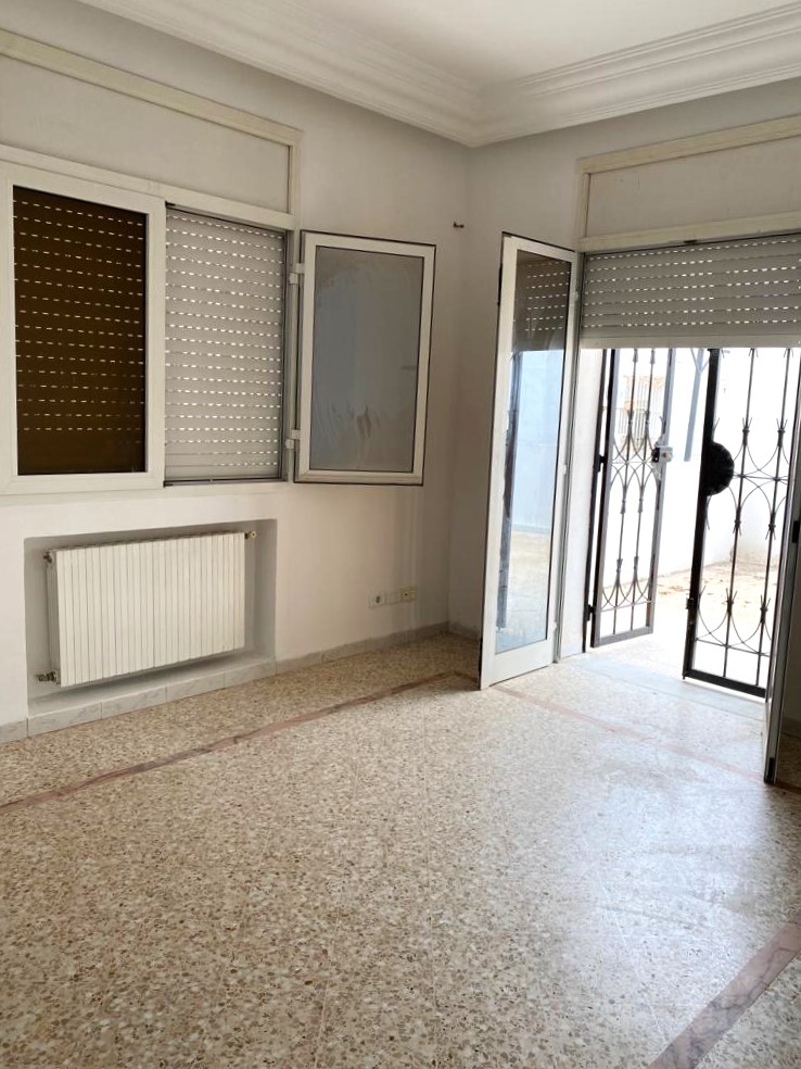 Ain Zaghouan Ain Zaghouan Location Appart. 4 pices App 1er etage s4  ain zaghouan nord