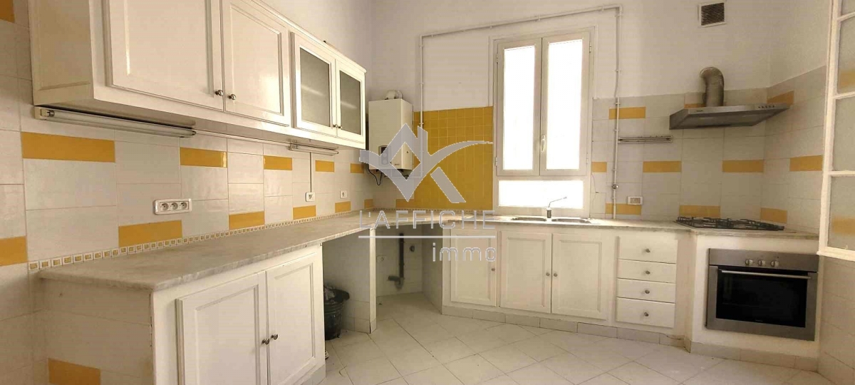 La Marsa Cite El Mhiri Location Appart. 5 pices+ Beau rez de chausse s4  la marsa ref1845