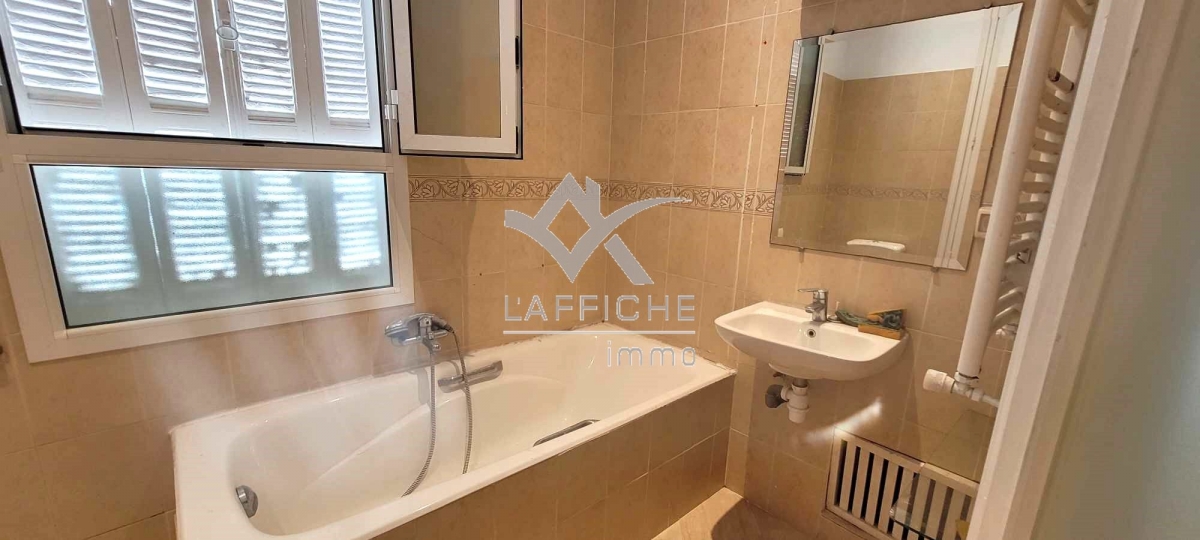 La Marsa Cite El Mhiri Location Appart. 5 pices+ Beau rez de chausse s4  la marsa ref1845