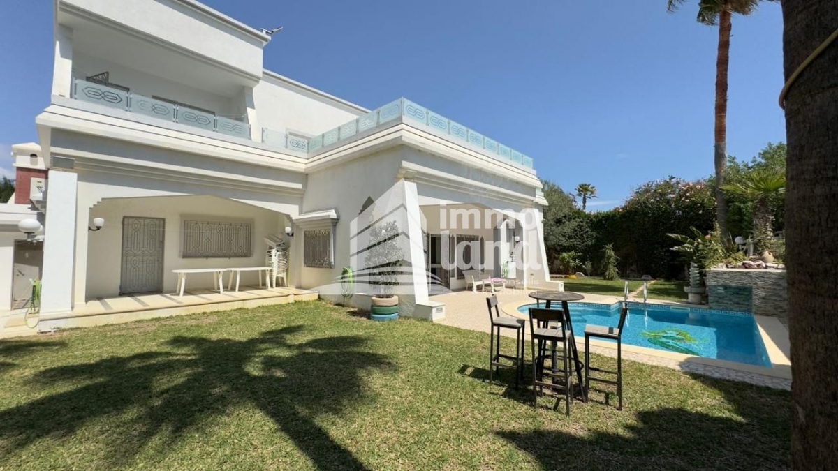 La Soukra Chotrana 3 Vente Maisons Villa avec piscine sur deux niveaux  la soukra