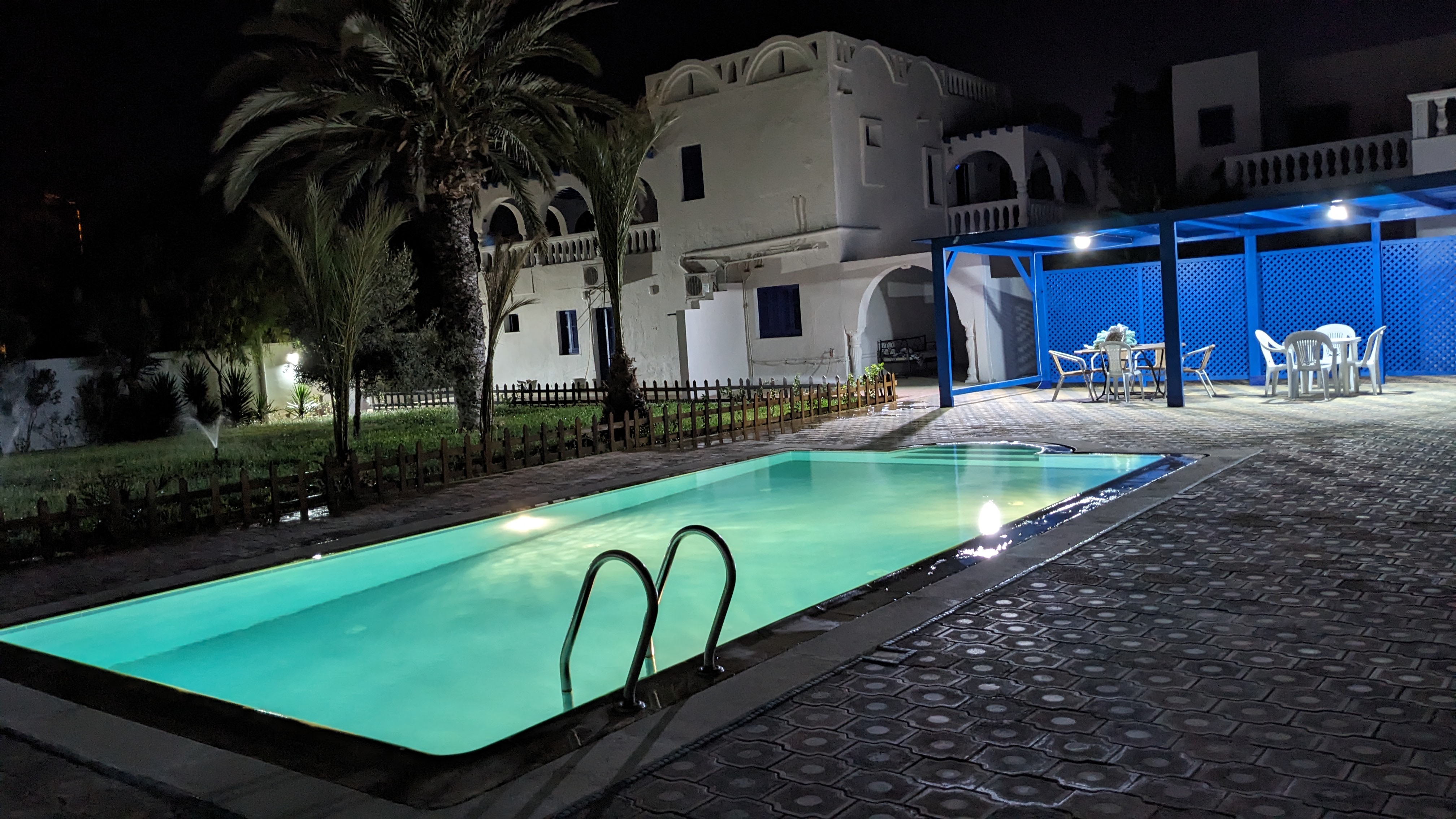 Djerba - Houmet Essouk Sidi Mehrez Vente Maisons Rsidence de 8 appartements bord de mer et piscine