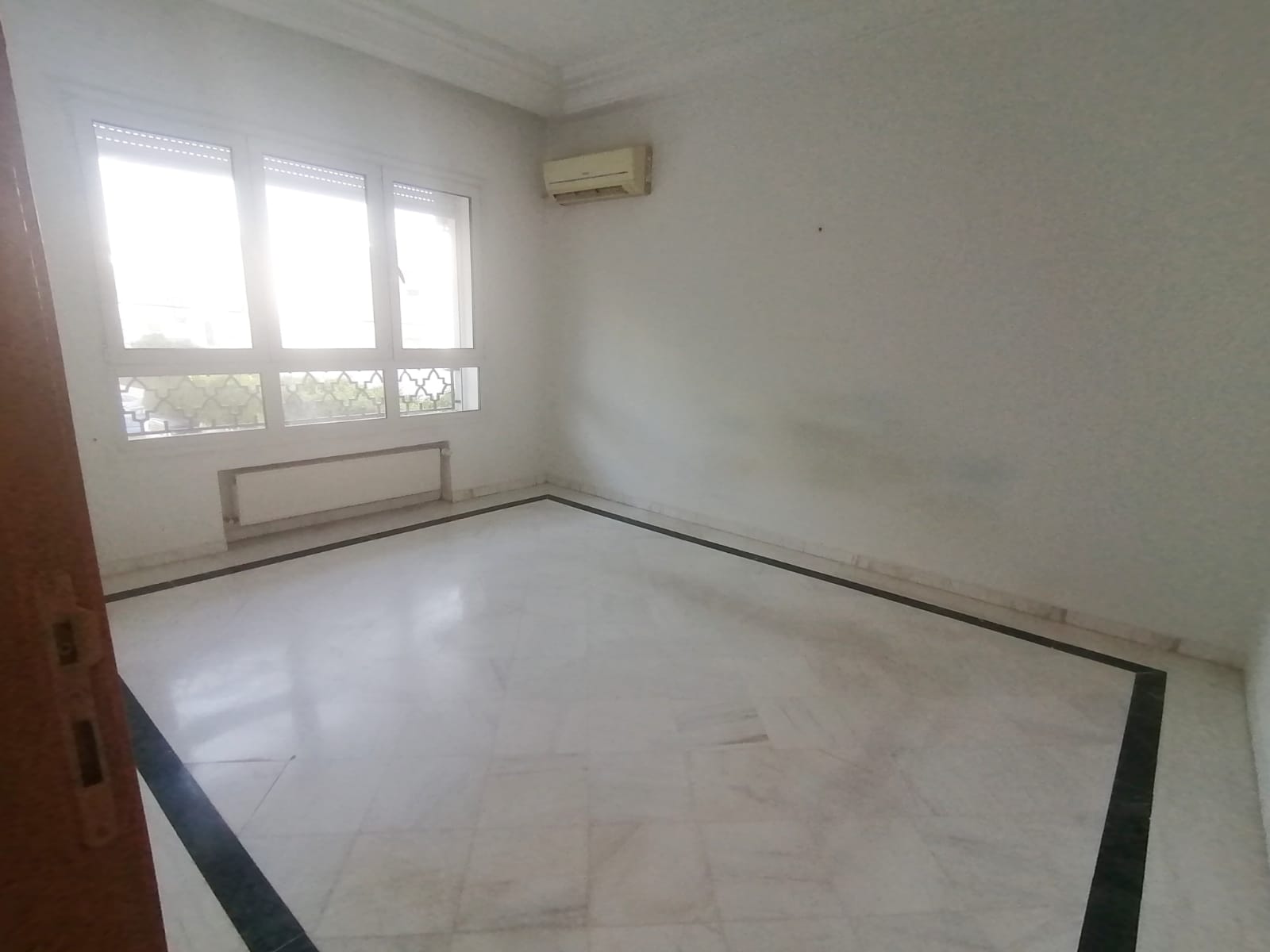 Ariana Ville Cite Ennasr 2 Location Appart. 1 pice Appartement s 1  cit ennasr avec place de parking