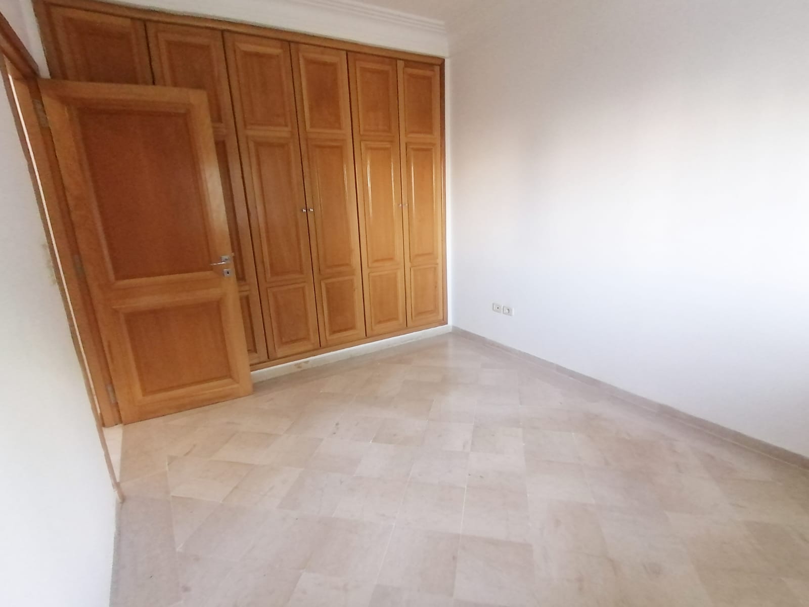 Ariana Ville Cite Ennasr 2 Location Appart. 1 pice Appartement s 1  cit ennasr avec place de parking