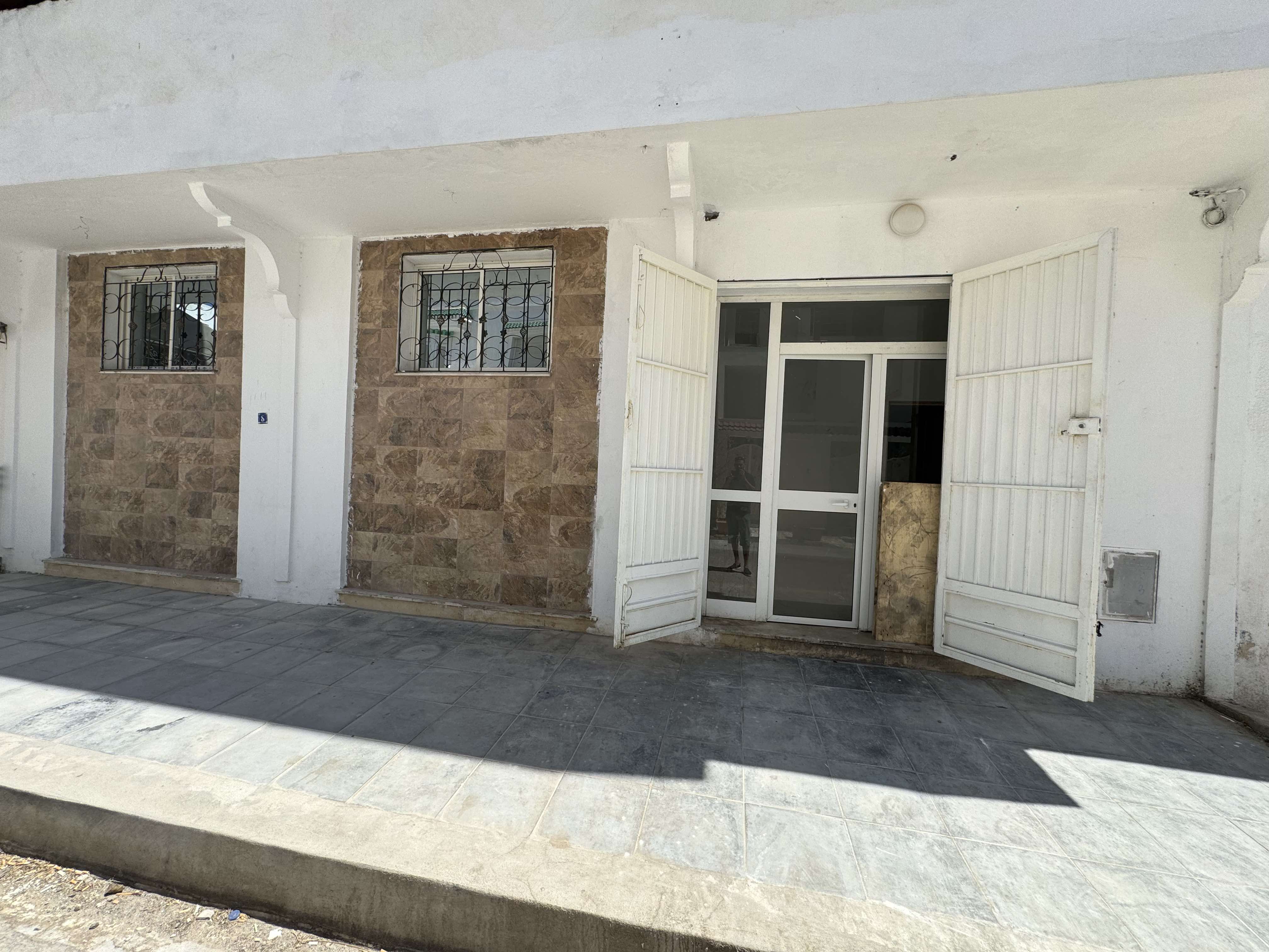 La Soukra Dar Fadhal Bureaux & Commerces Atelier,Garage Local commercial