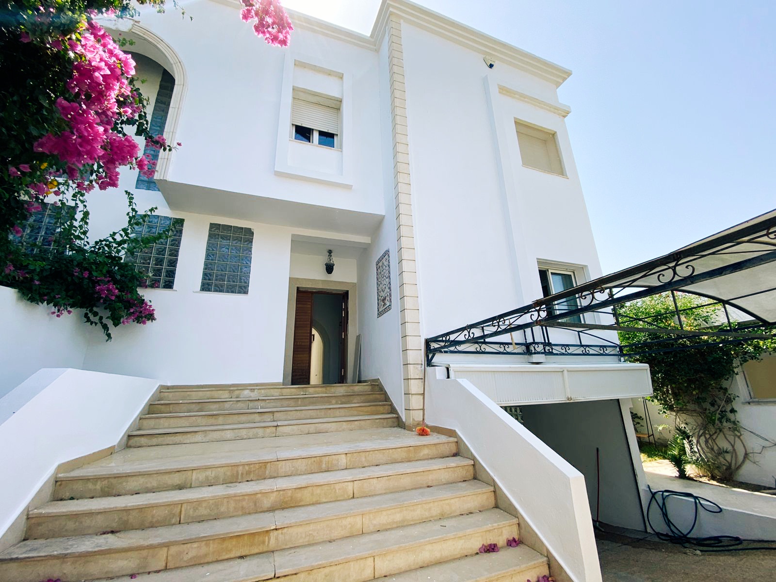 La Soukra Chotrana 2 Location Duplex Villa jumele avec jardin