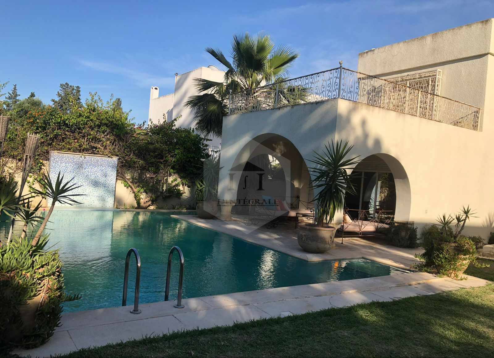 El Menzah El Menzah 1 Location Maisons Superbe villa avec piscine vide ou meubl