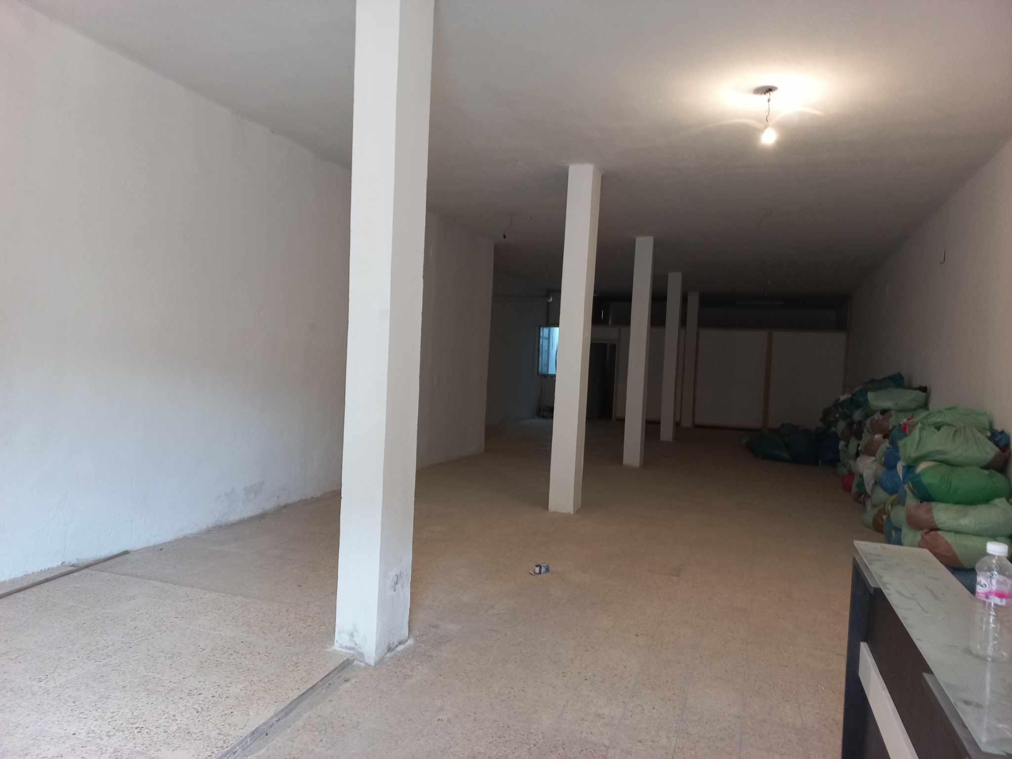 La Soukra La Soukra Bureaux & Commerces Surfaces Local de 190m  dar fadhal