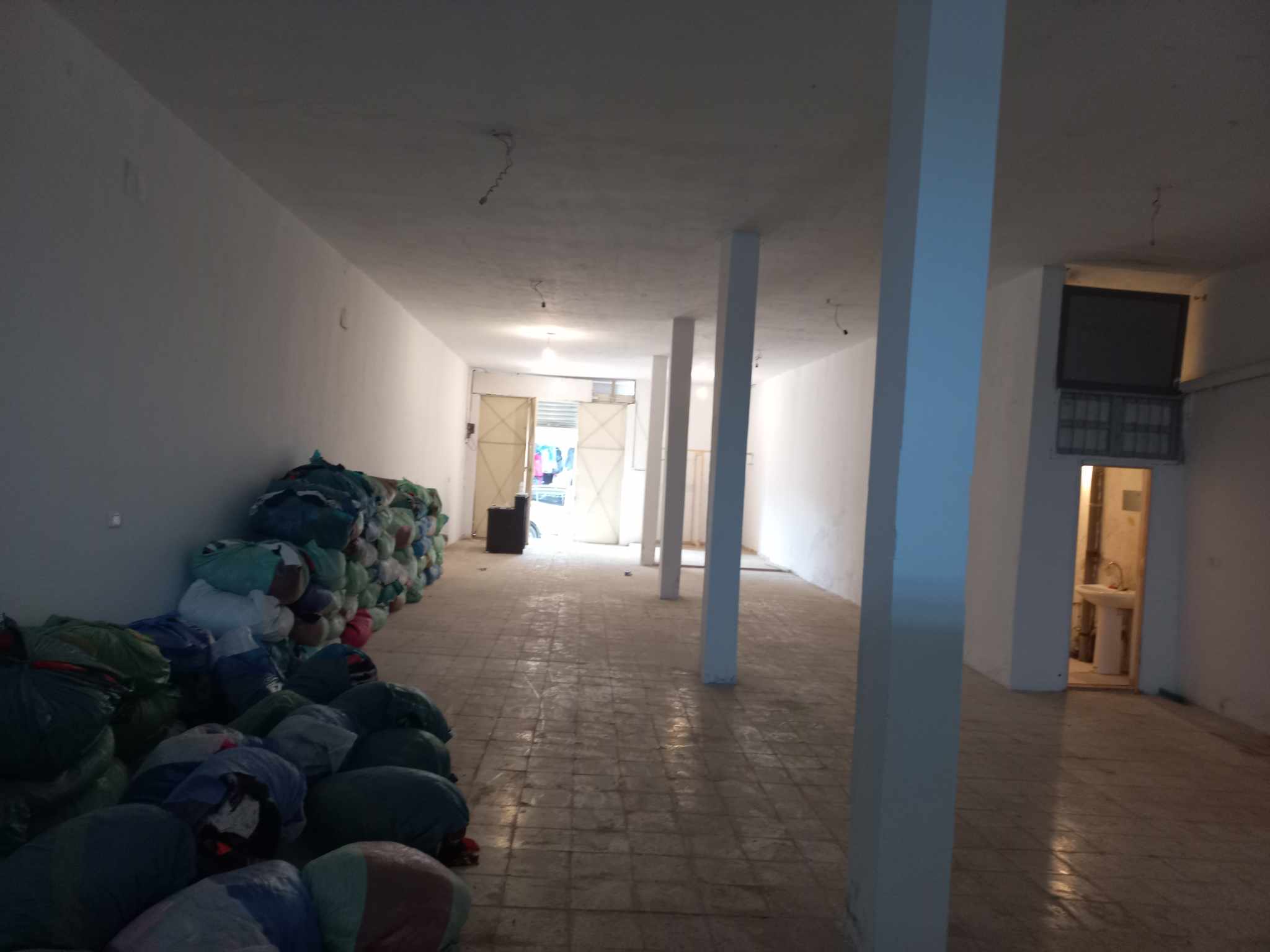 La Soukra La Soukra Bureaux & Commerces Surfaces Local de 190m  dar fadhal