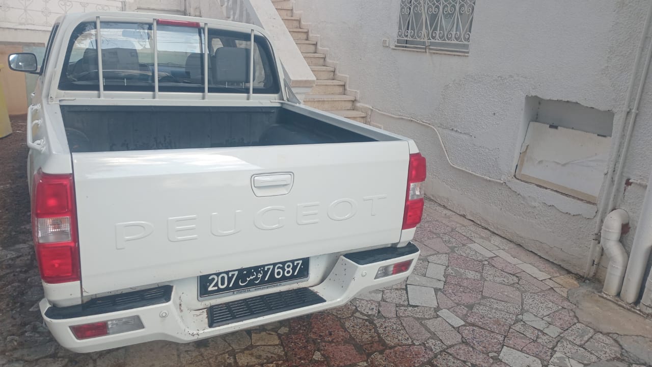 El Menzah Mutuelle Ville Peugeot Autre Modle Peugeot pickup presque neuve