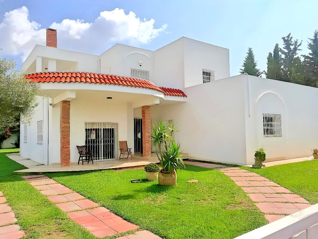 La Soukra Chotrana 2 Location Maisons Villa s4 avec spacieux jardin