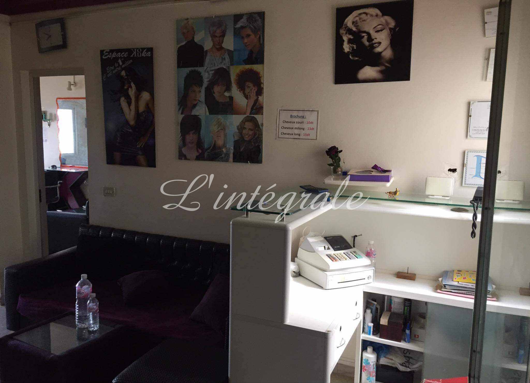 Ariana Ville Cite Ennasr 2 Vente Maisons Centre de coiffure et esthtique