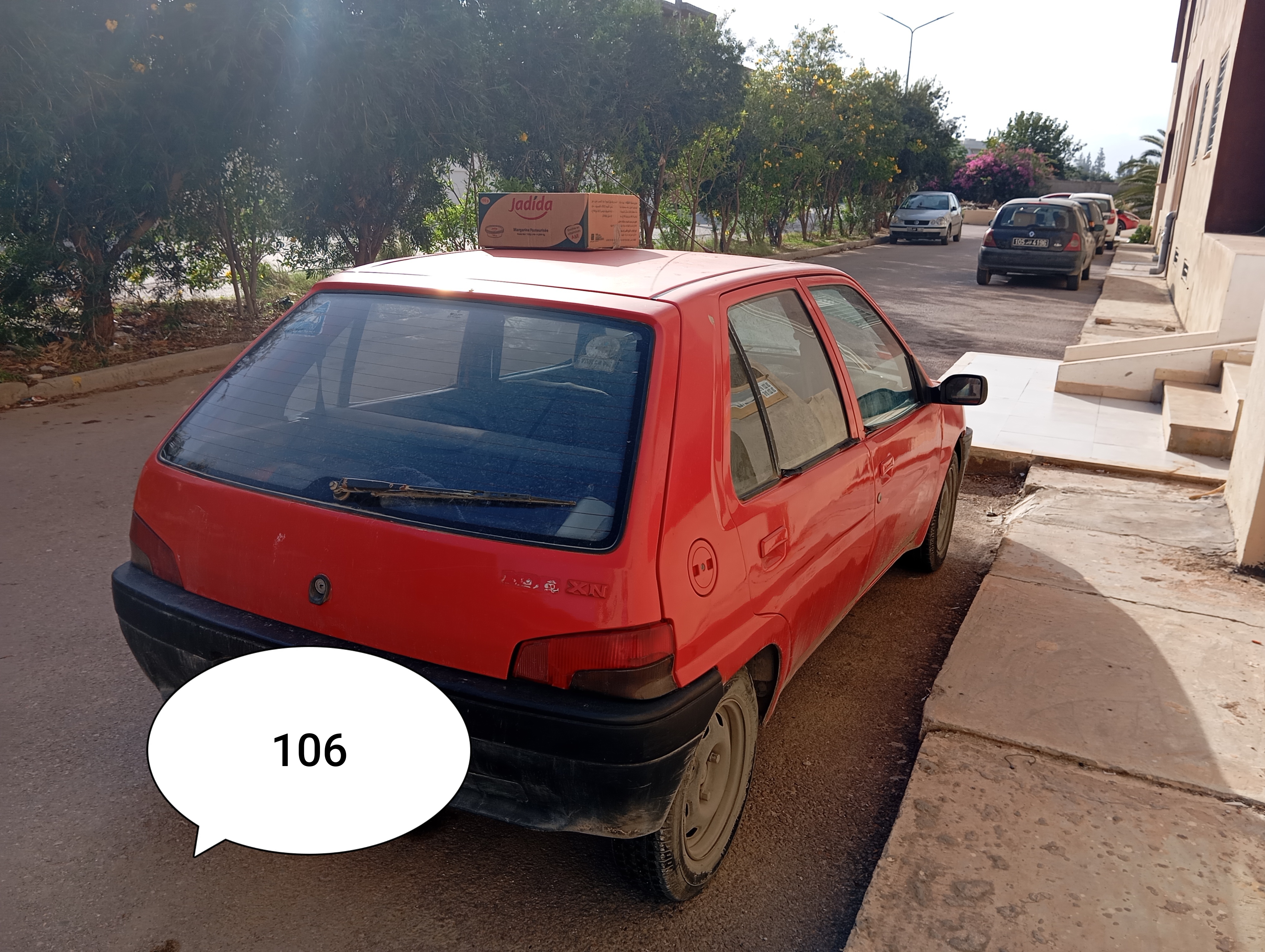 Nouvelle Medina Nouvelle Medina Peugeot 106 Voiture rouge