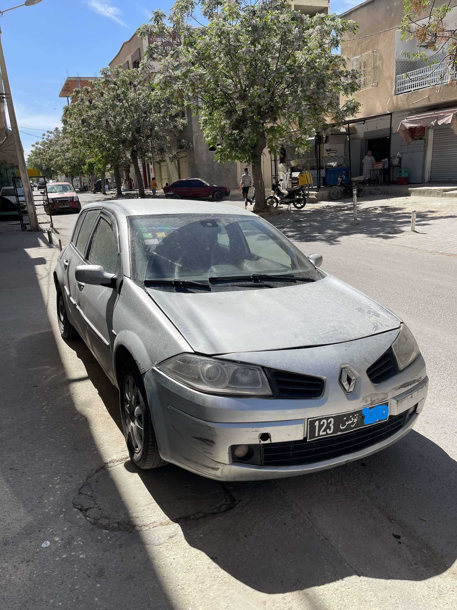 Ezzouhour (Tunis) Cite Ezzouhour Renault Megane.Coupe 2006 renault megane casquette