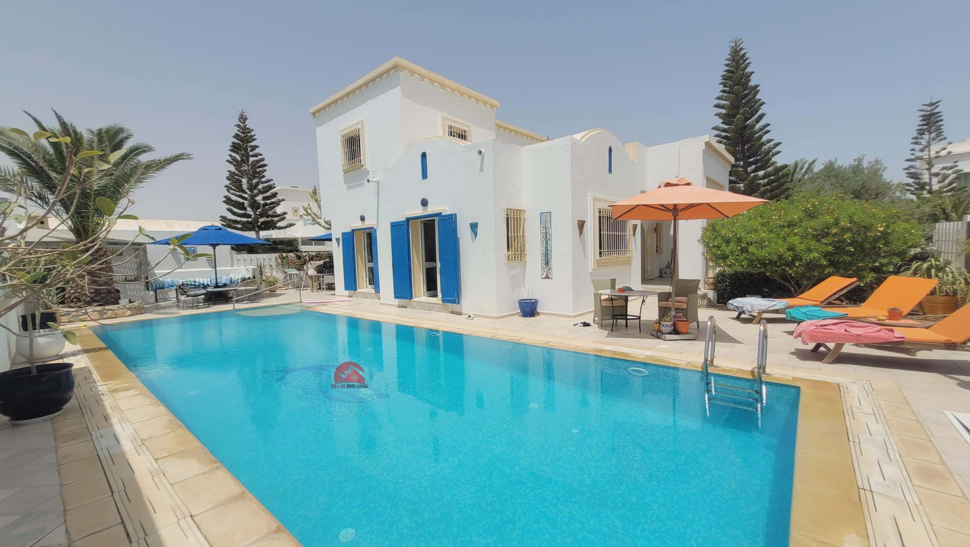 Djerba - Midoun Zone Hoteliere Vente Maisons Belle villa avec piscine zone touristique djerba