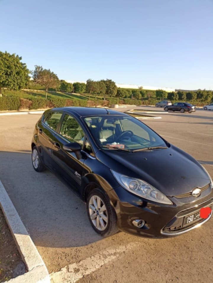 Bizerte Nord Cite Chourouk Sidi Salem Ford Fiesta Ford fiesta titanium noir de 2011