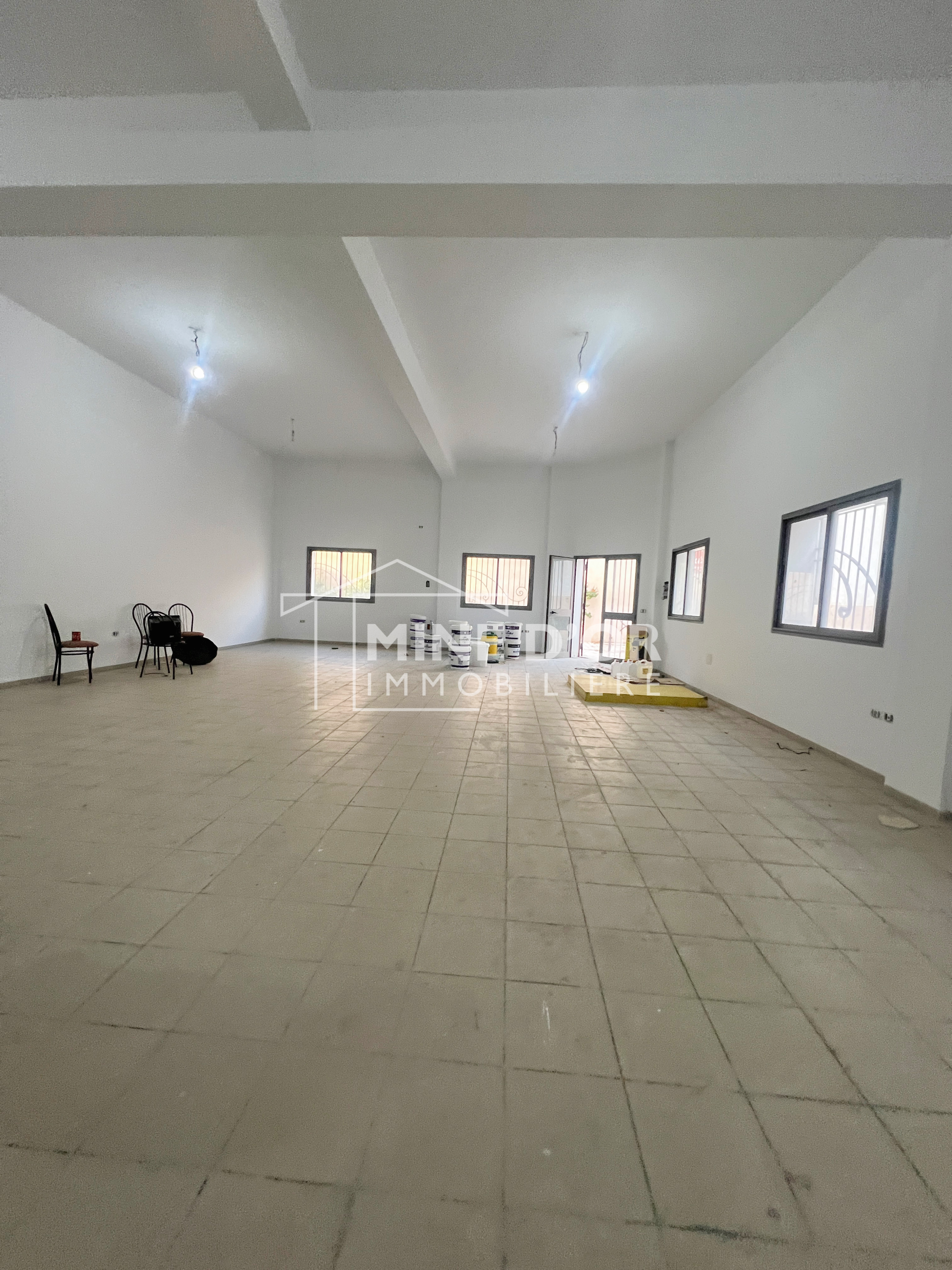 La Soukra Charguia 2 Bureaux & Commerces Surfaces Al dpt de stockage  charguia 2