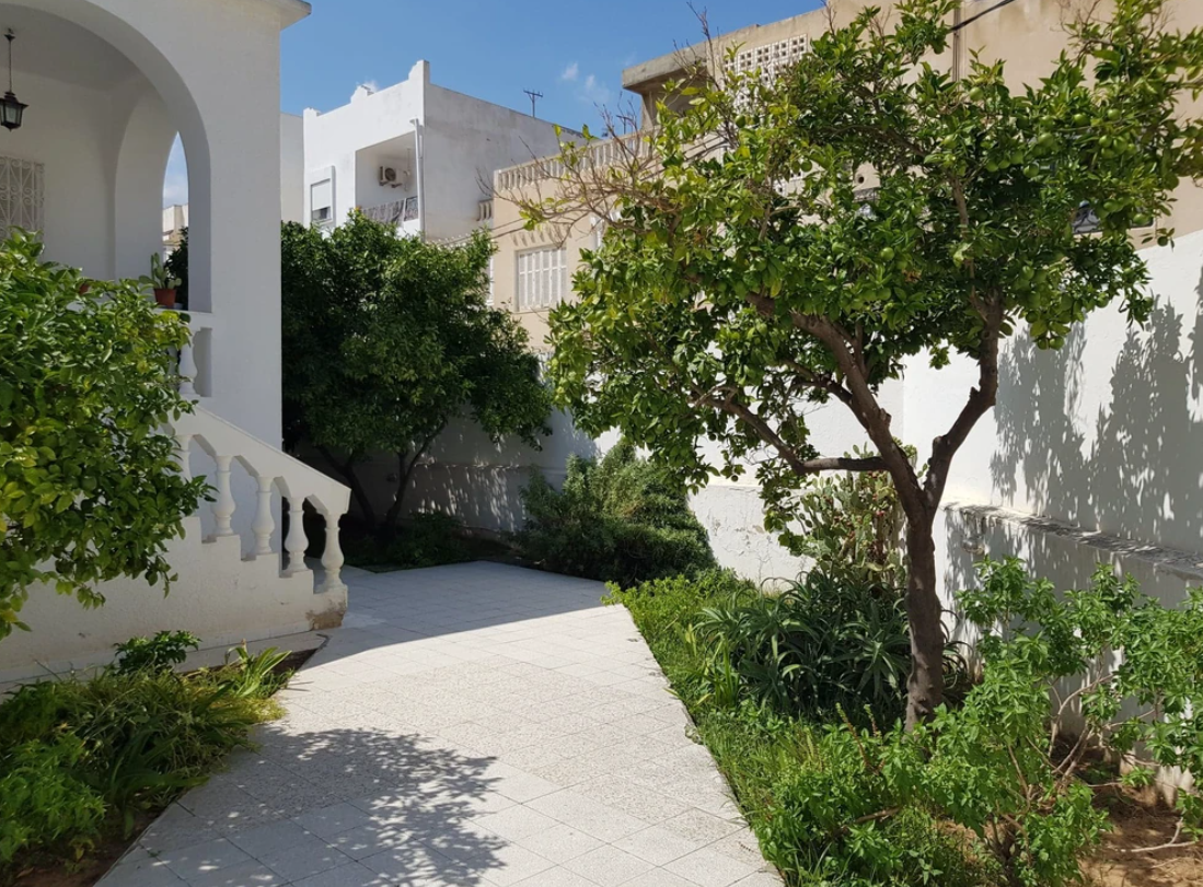 Sousse Ville Cite Hached Vente Maisons Villa de 300 m2 couvert sur un terrain de 1000 m2