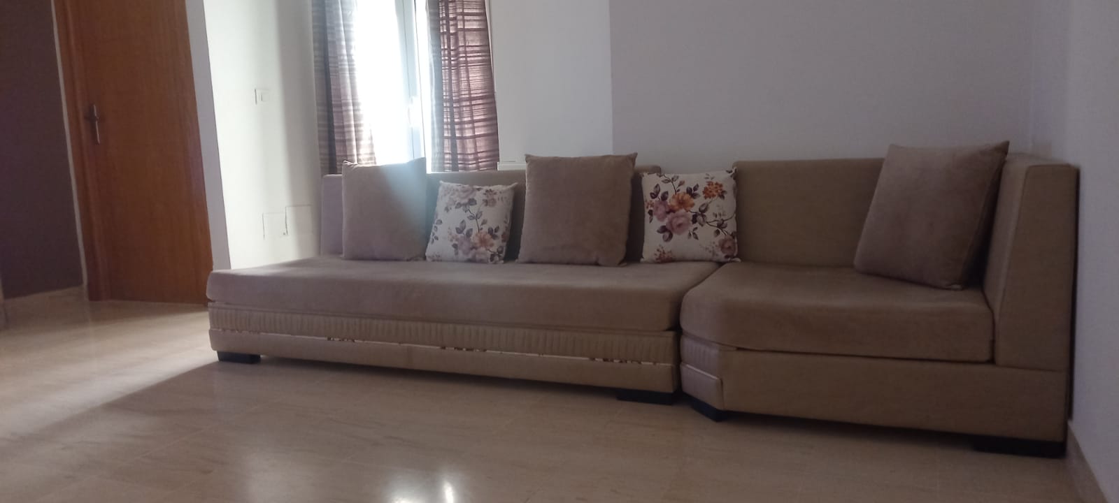 Ain Zaghouan Ain Zaghouan Location Appart. 2 pices S plus 1 richement meul  r zayettine