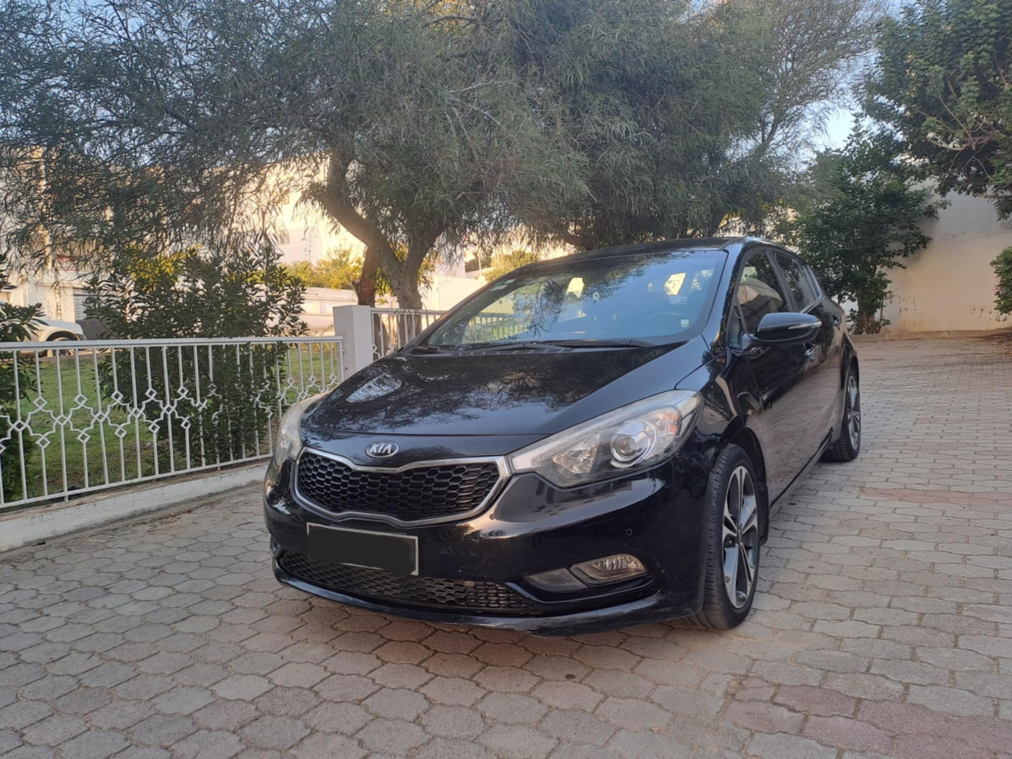 Ariana Ville El Menzah 8 Kia Cerato Kia cerato premire main