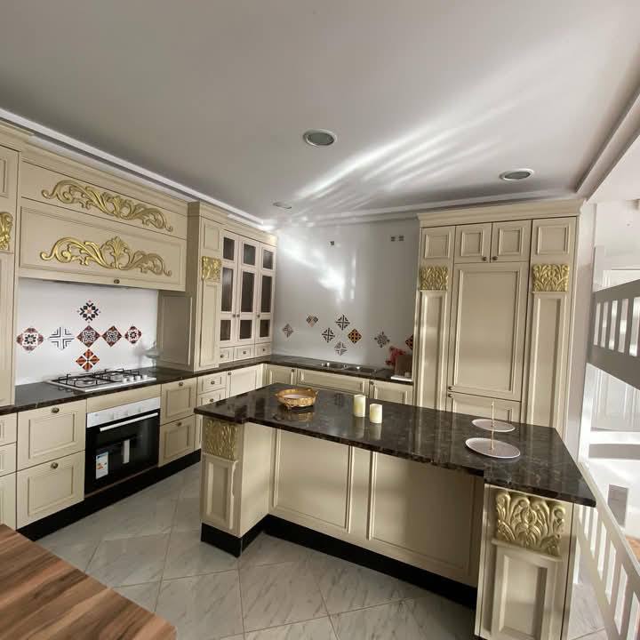 Ben Arous Ben Arous Meubles de cuisine et salle de bain Cuisines Equipes Cuisine royal en bois massif