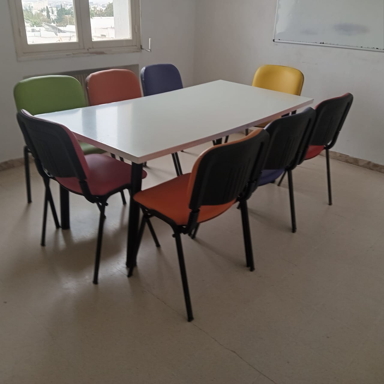 Ariana Ville El Menzah 6 Meubles de bureau Bureaux - Tables Tables chaises et accessoires de centre formation