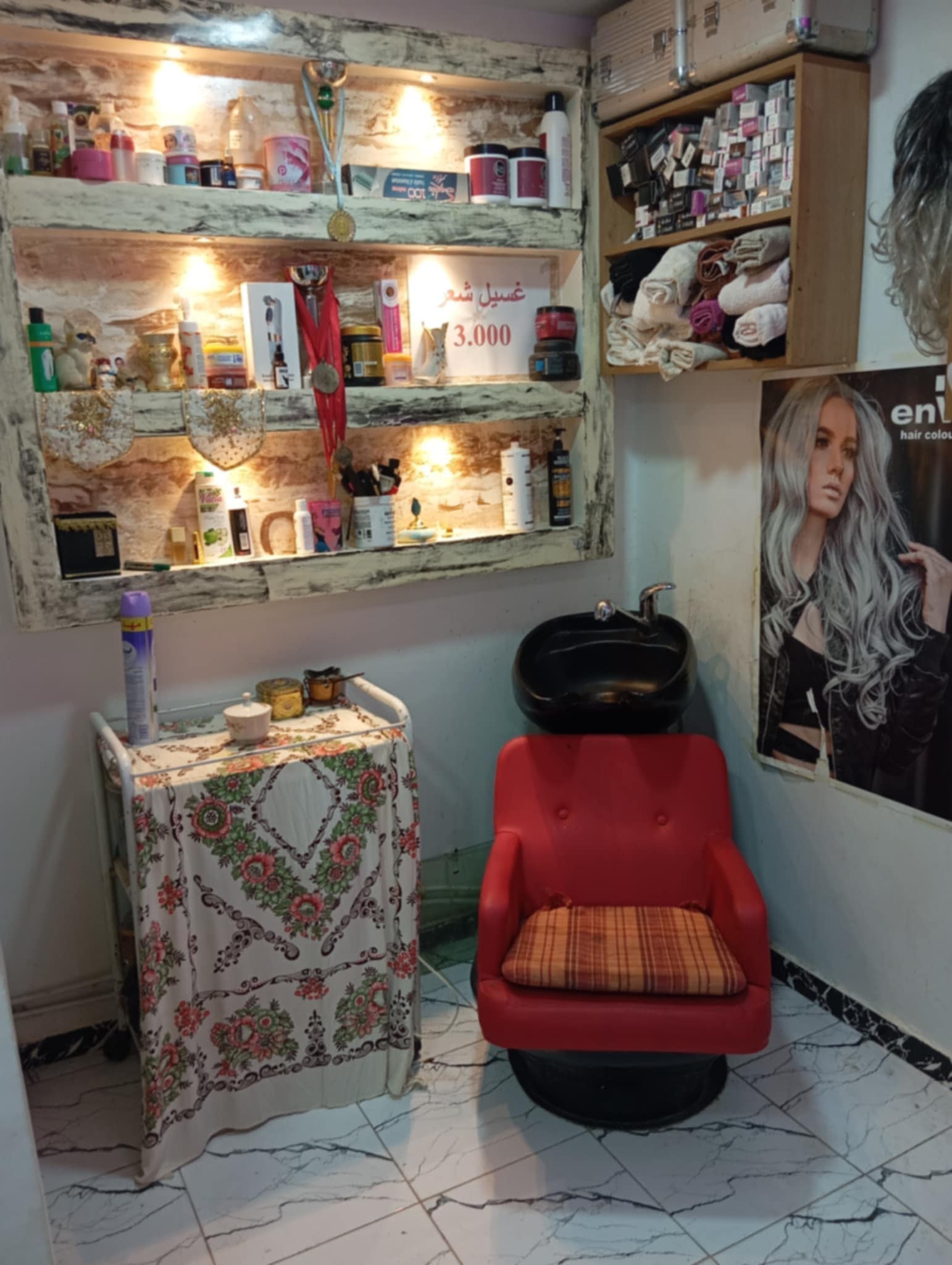 La Soukra Borj Louzir Location Autre Un salon de coiffure moderne tres bien  quip