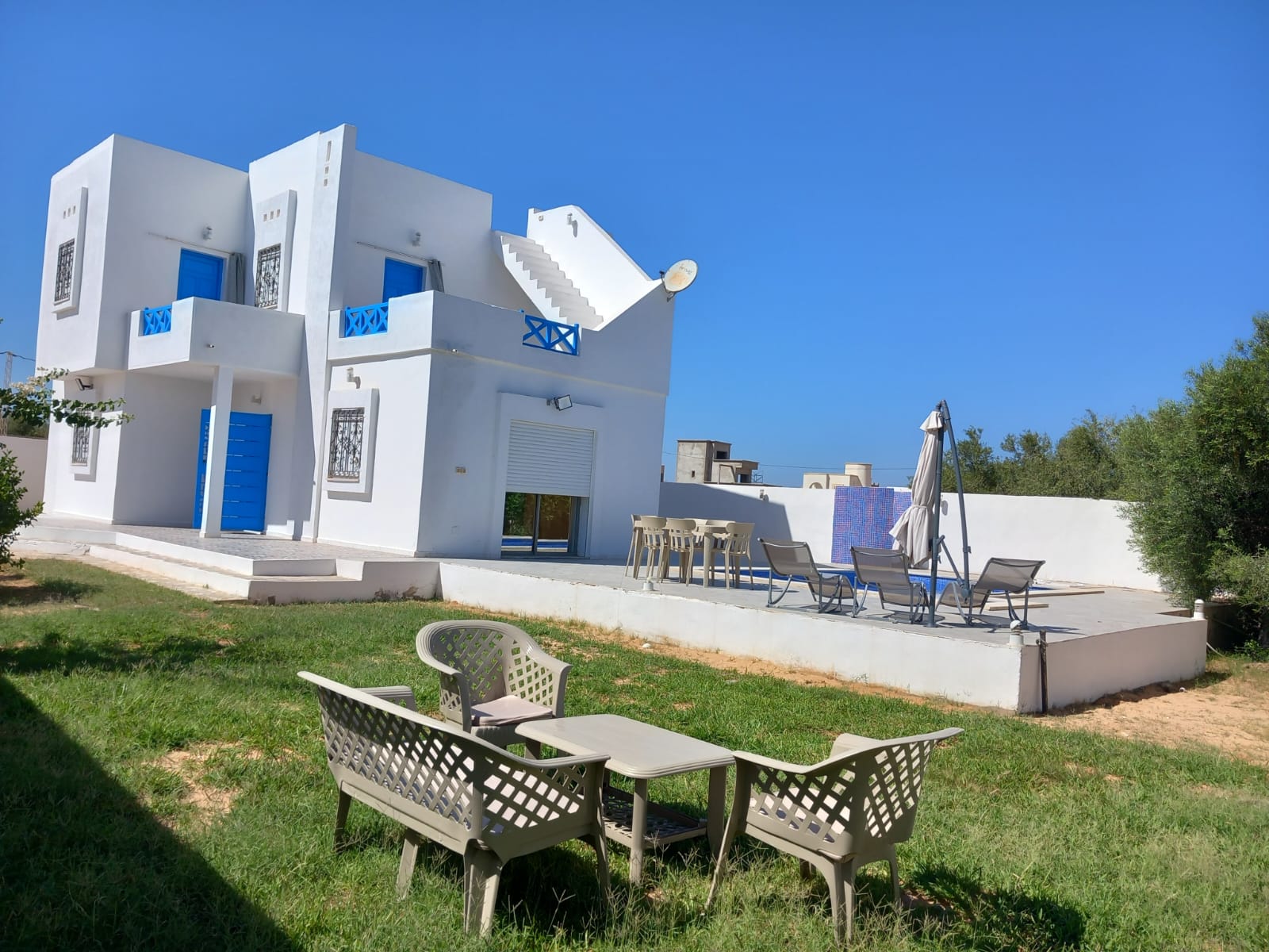 Djerba - Midoun Arkou Location vacances Appart. 5 pices+ Villa s5 avec piscine richement meuble