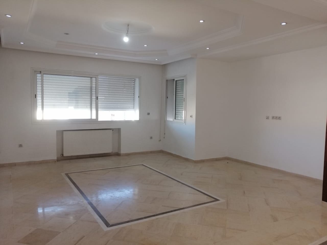 La Soukra Borj Louzir Location Appart. 4 pices Etage de villa salon trois chambres